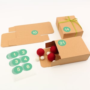 calendario dell'avvento personalizzabile per l'auto-riempimento di 24 scatole di carta kraft marrone con 24 adesivi nel colore desiderato