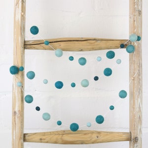 create your own: Garland made of felt balls (2.5 cm + 1 cm) Pom Pom Garland Baby Room Decoration Children&#39;s Room Wall Decoration garland