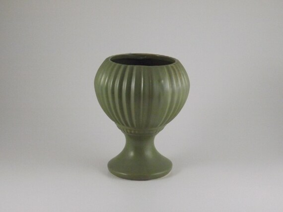 Mccoy Usa 407 Matte Green Ribbed Vase Planter Floraline Etsy