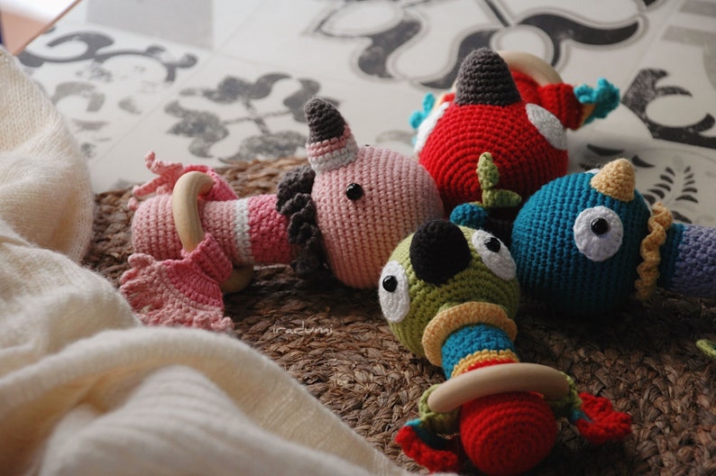 iradumi \u00b7 SET 3 PATRONES espa\u00f1ol \u00b7 Sonajeros loro flamenco pavo real \u00b7 PDF Patr\u00f3n Crochet \u00b7 Amigurumi crochet \u00b7 Crochet pattern \u00b7 rattle