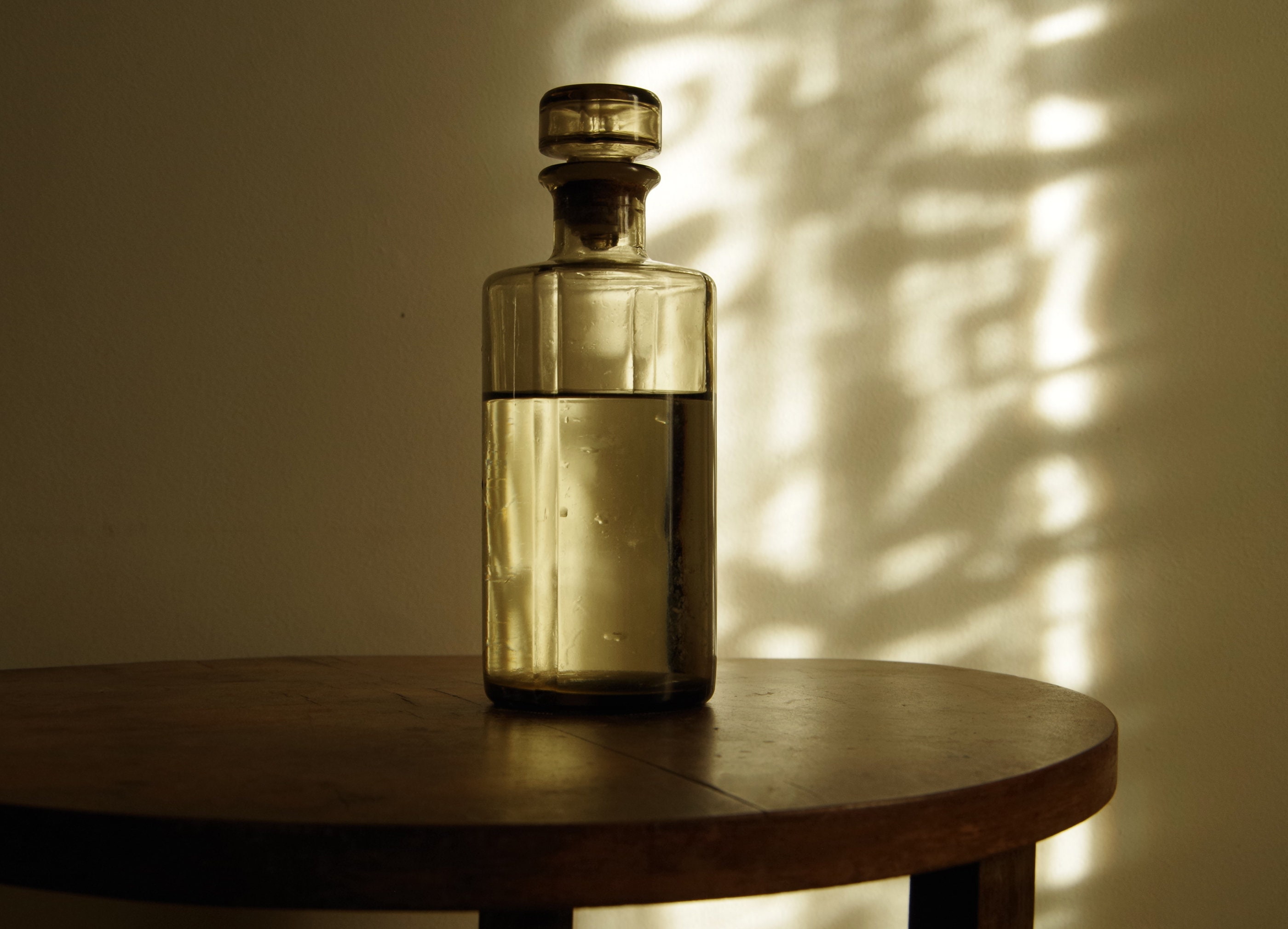 Vintage Minimaliste Wiskey Decanter. Bouteille de Liqueur Verre