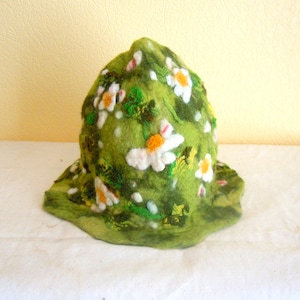 Green sauna hat with white daisies Flower hat Fairy hat Hand made felt hat Felt wool hat
