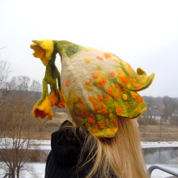 Belle Cloche En Forme De Chapeau Avec Des Fleurs Jaune Fleur Chapeau Campanule Chapeau Chapeau Fantaisie Funky Chapeau Théâtre Chapeau Que Chapeau