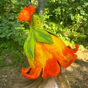 Wunderschöner glockenförmiger Blumenhut mit gerolltem Stiel, Pixie-Hut, Wintermütze, Feenhut, Theaterhut, Damenhut, Wollfilzhut
