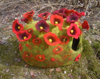 Luxuries Cat house with red poppy Felt cat cave Pet bedding Wool cat cave Cat bed Pet furniture MAKE TO ORDER