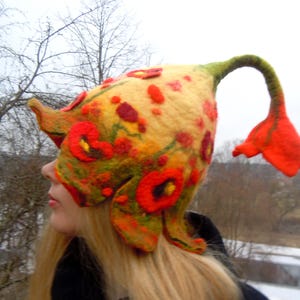 Fairy hat with poppies – Felted wool flower hat – Handmade bell-shaped elf hat – Whimsical sauna hat – Woodland fairycore
