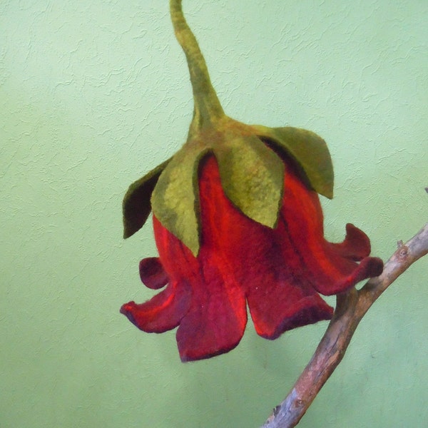 Beau chapeau en forme de cloche Chapeau à fleurs rouge foncé Chapeau de lutin Chapeau d'elfe Chapeau amusant Chapeau d'hiver Chapeau en feutre de laine Chapeau de sauna