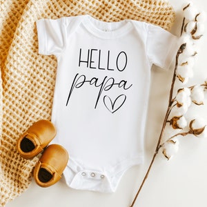 Hello Papa Baby Onesie ®, Pregnancy Announcement, Pregnancy Reveal for Grandparents,