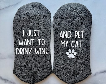 Cat Lover Gift, Cat Mom Gift, I Just Want to Drink Wine and Pet My Cat