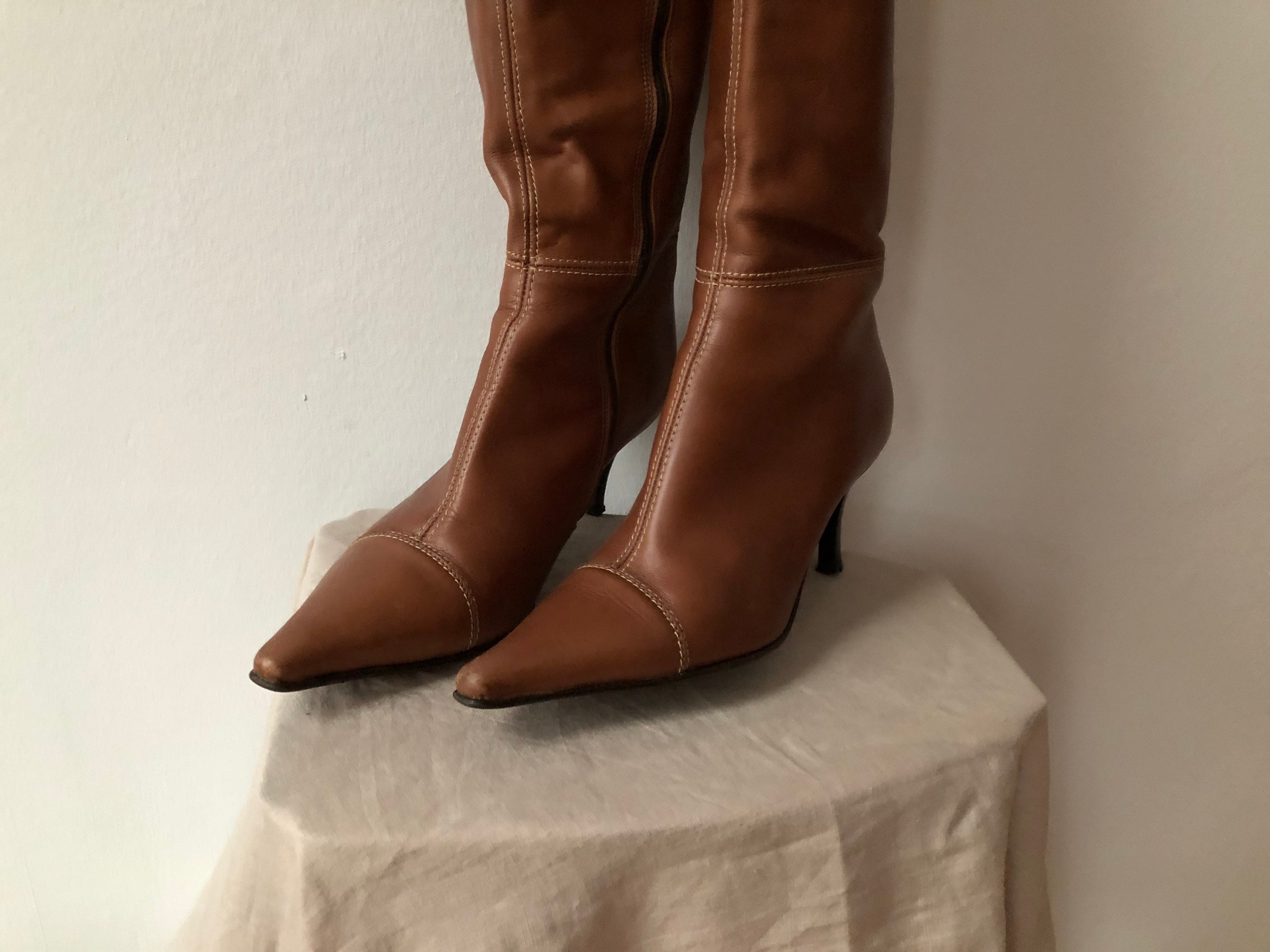 kitten heel pointy boots