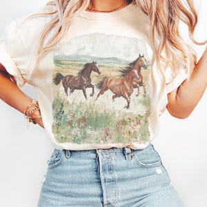 Running Horses T-shirt | Vintage Equestrian Scenic Tee Vintage Horse Rodeo Western Tee Ivory