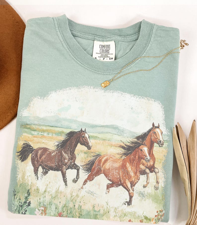 Running Horses T-shirt | Vintage Equestrian Scenic Tee Vintage Horse Rodeo Western Tee Bay