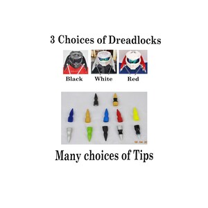 Pu&ograve; includere: Immagine che mostra tre stili di dreadlock: nero, bianco e rosso. Sotto, sono esposti vari puntali colorati, tra cui blu, giallo, verde e nero. Il testo recita "3 Choices of Dreadlocks" e "Many choices of Tips."