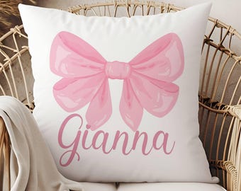 Coquette aangepaste naamkussen, roze strik decor kinderkamer, cadeau voor kinderkamer, babycadeau voor meisjes, gepersonaliseerd cadeau voor meisjes, monogram kussen