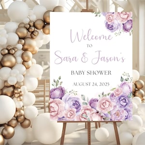 Letrero de bienvenida para baby shower con diseño de Baby in Bloom, letrero floral para baby shower, póster de bienvenida para baby shower con flores rosas y moradas, decoración para baby shower con rosas ruborizadas