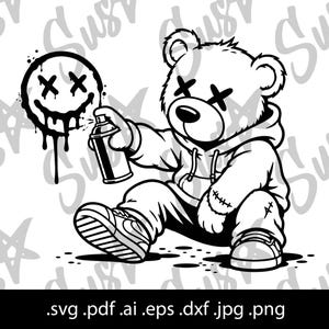 Könnte beinhalten: Eine schwarz-weiße grafische Illustration eines Teddybären mit Kapuzenpullover und Turnschuhen, der sitzt und mit einer Sprühdose ein tropfendes Smiley-Gesicht mit X-förmigen Augen auf eine Fläche sprüht. Der Bär hat ebenfalls X-förmige Augen.