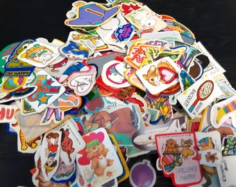 Gran lote de 316 pegatinas vintage de los años 80, surtidas *usadas*