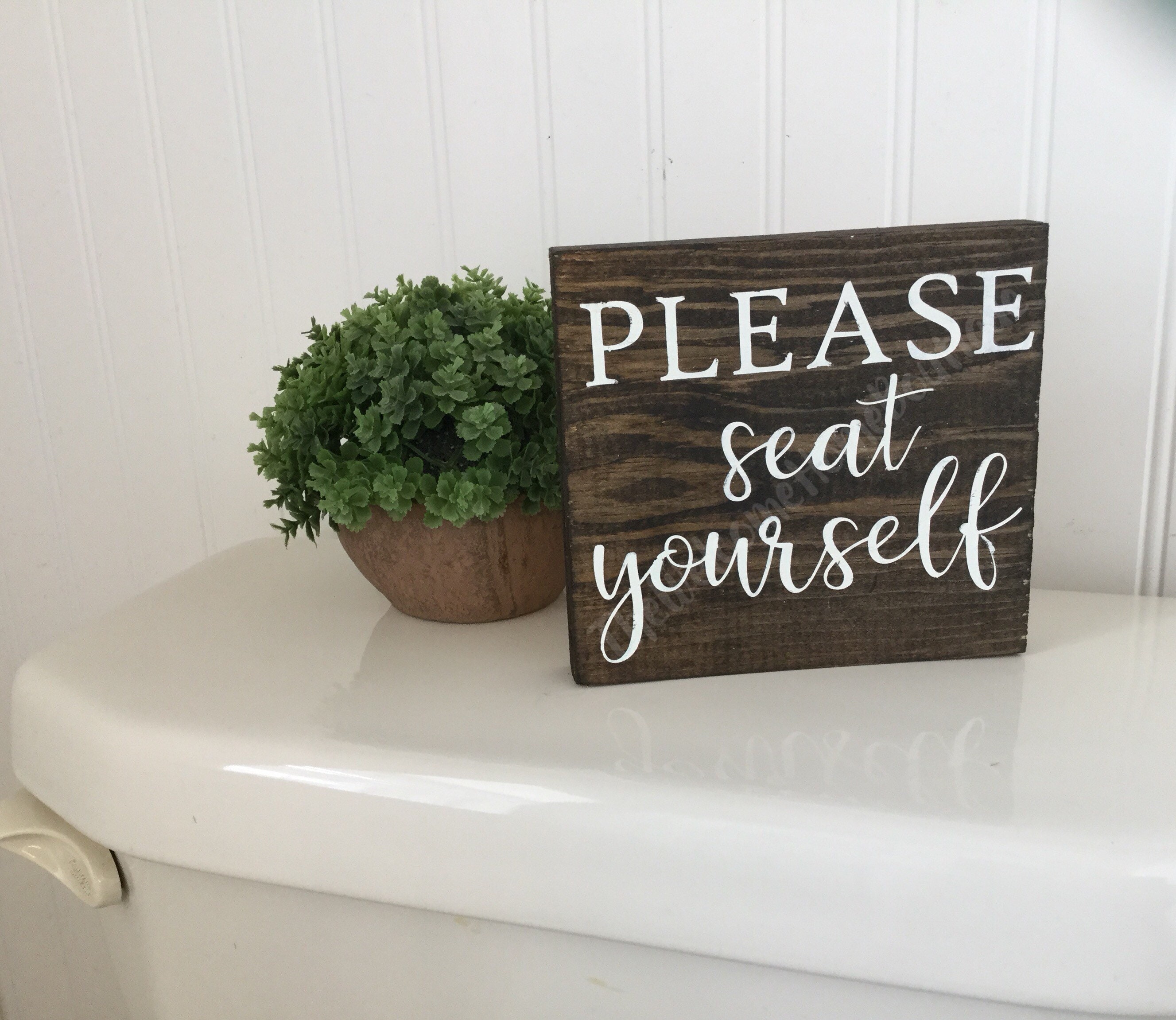 фото негра. Waiting time. Please waiting. Please wait to be seated. Please be seated.