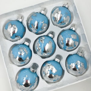 Globus inspiriert Silber Blatt Ornament - Himmelblau