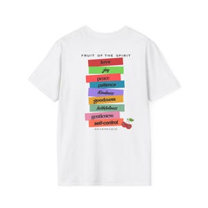 Fruit of the Spirit ユニセックス ソフトスタイル Tシャツ、インスピレーションTシャツ、友人へのギフト、クリスチャンアパレル、モチベーションシャツ、かわいいサマートップス