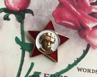 Emblema de broche de escudo de esmalte de estrela vermelha russa em tom de ouro vintage