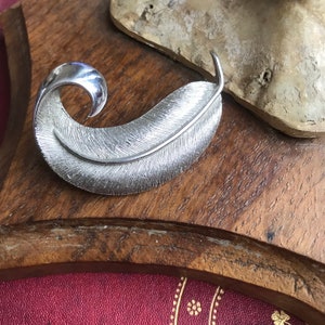 Fabulous Vintage Jewelcraft Silver Tone Brooch in the Shape of a Feather - c1950s