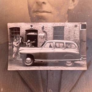 Cartão postal antigo com foto real - The Standard Vanguard Estate Car - L.S. Dove Ltd - Wimbledon SW19 - c1952