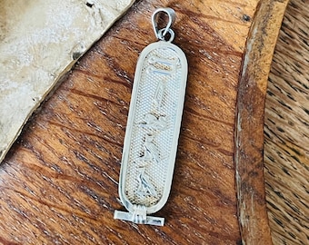 エジプトの象形文字カルトゥーシュ、クレオパトラ女王ペンダント