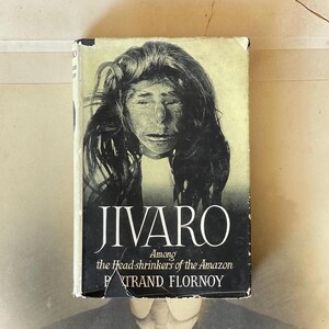 Libro antiguo - Jíbaro entre los psiquiatras del Amazonas, de Bertrand Flornoy. Publicado por Elek, Londres, 1953. Primera edición.