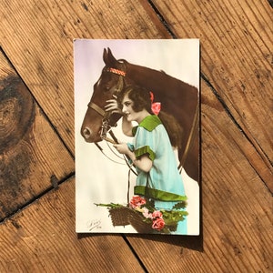 Postal antigua - Mujer con caballo - c1910 - Made in France