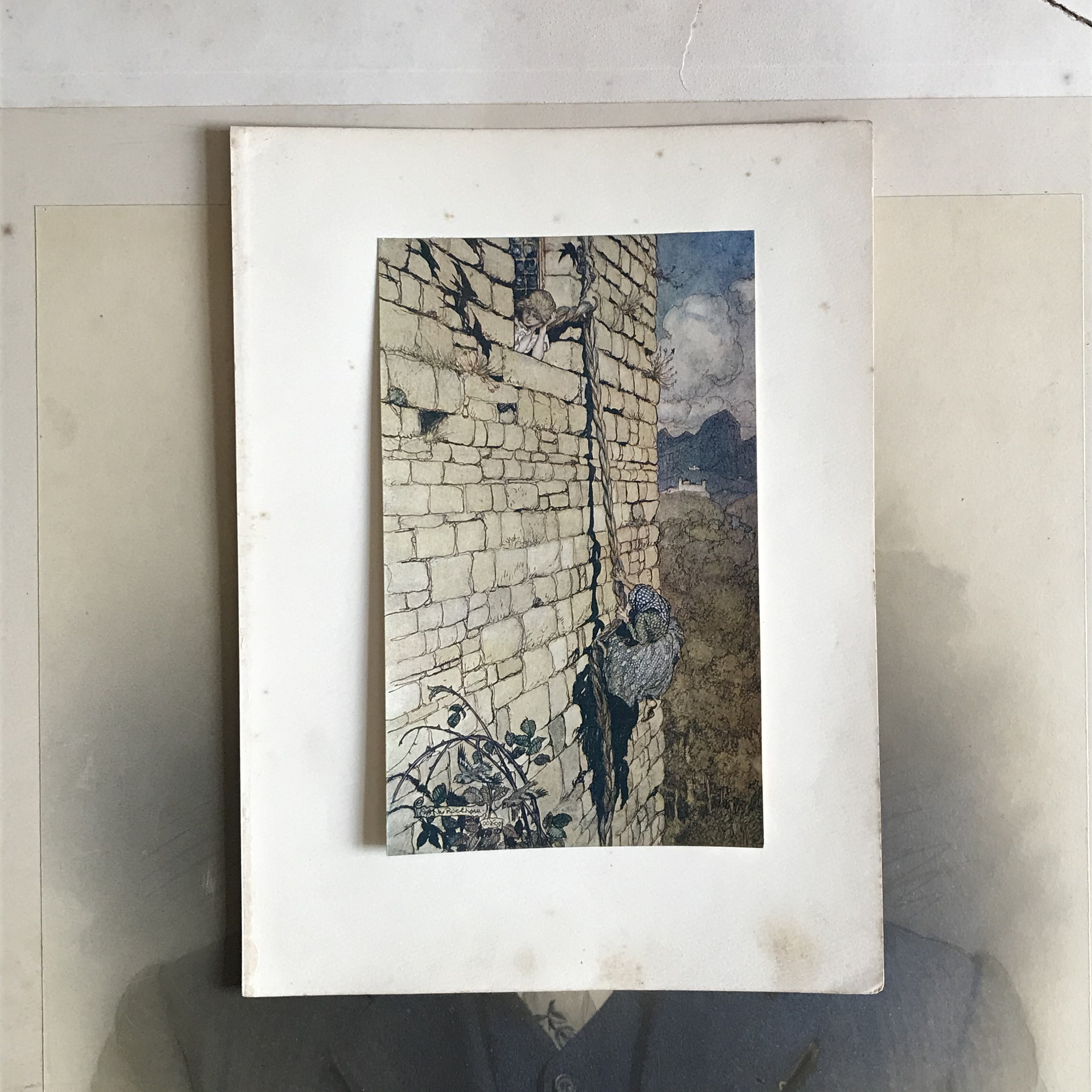 アーサー・ラッカム作 ラプンツェルの版画 – グリム童話、1909年