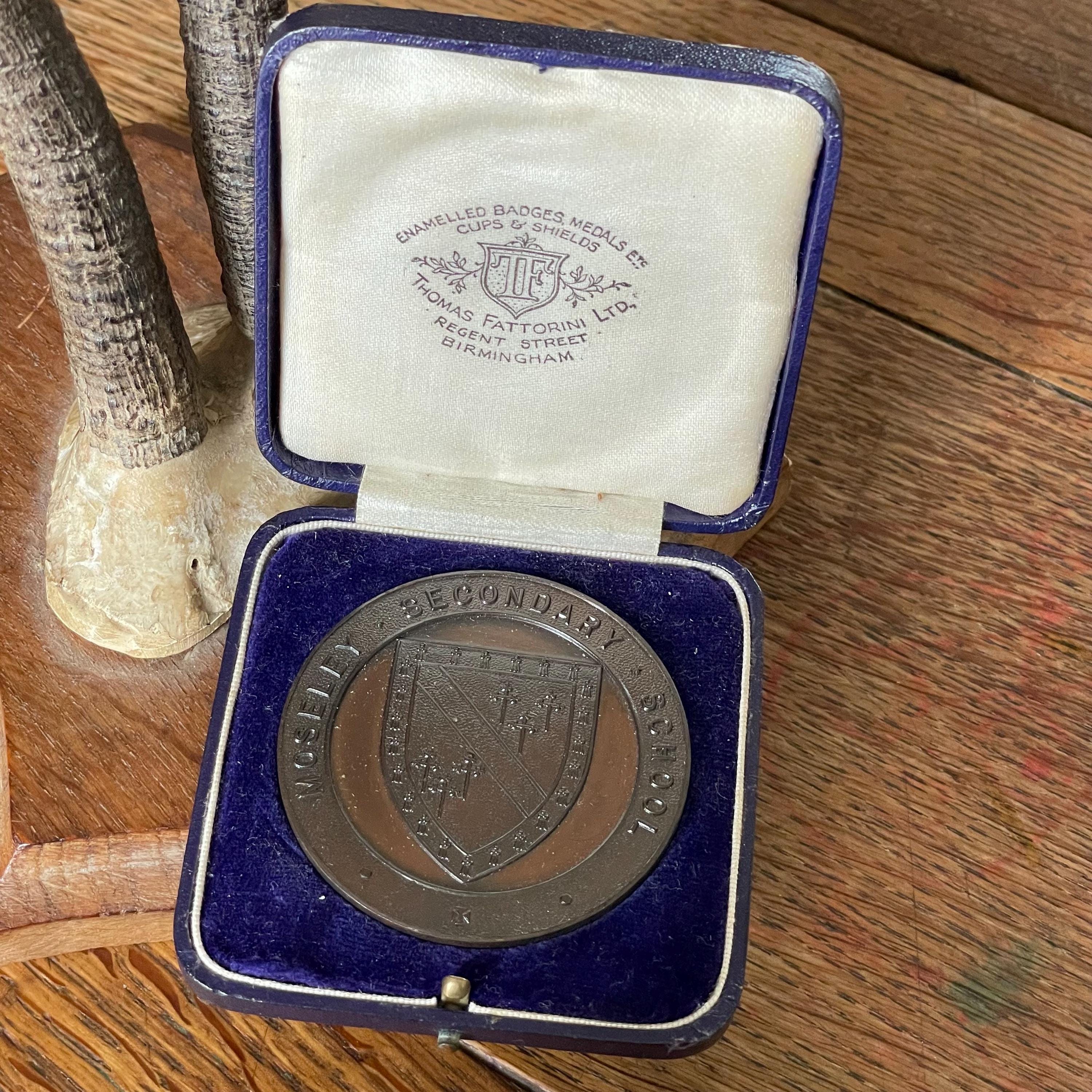 モーズリー中等学校のアンティークの箱入りブロンズメダリオン