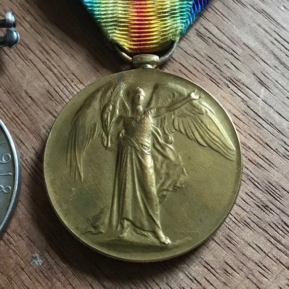 Antique WWI British War Medal & Victory Medal Awarded to Gunner