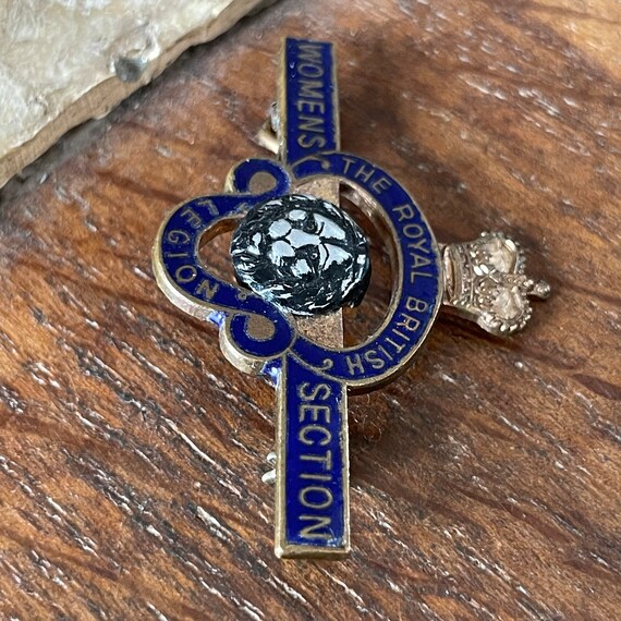Vintage Gold Tone Enamel Shield Pin Brooch Badge … - image 5