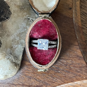 Fabulous Vintage Sterling Silver & CZ Ring - UK Size Q 1/2 - Hallmarked 925 -