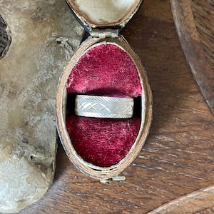 Fabulous Vintage Sterling Silver Band Ring - Hallmarked Birmingham 1979 - UK Size K - US Size 5.25