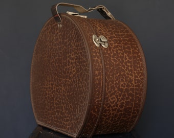 Old, vintage 50s Hat box