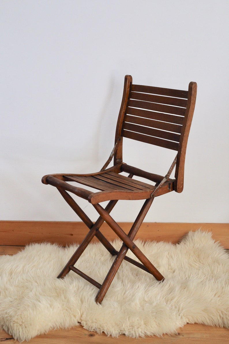 Chaise pliante en bois ancienne ,vintage image 1