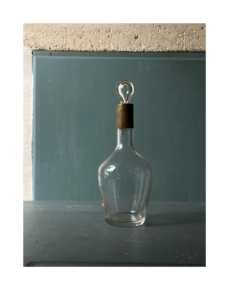 Carafe à liqueur ancienne 1900 gravée image 1