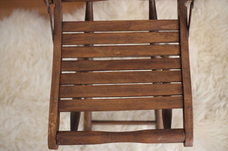 Chaise pliante en bois ancienne ,vintage image 3