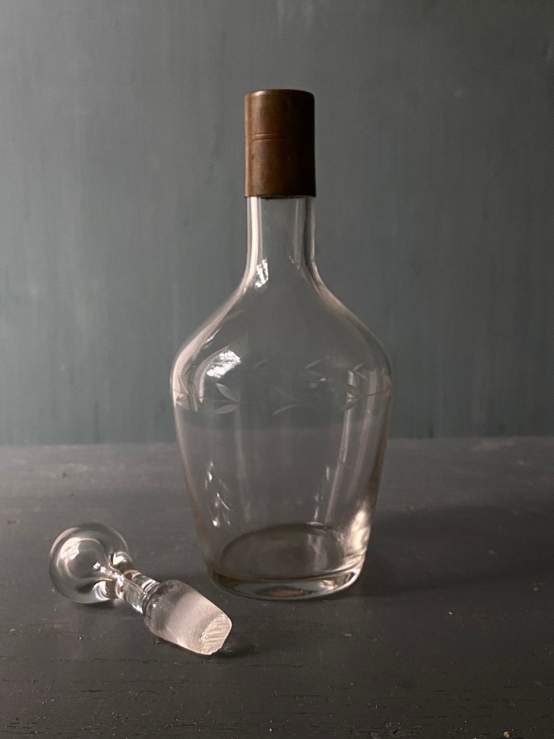 Carafe à liqueur ancienne 1900 gravée image 7