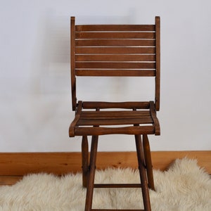Chaise pliante en bois ancienne ,vintage image 2