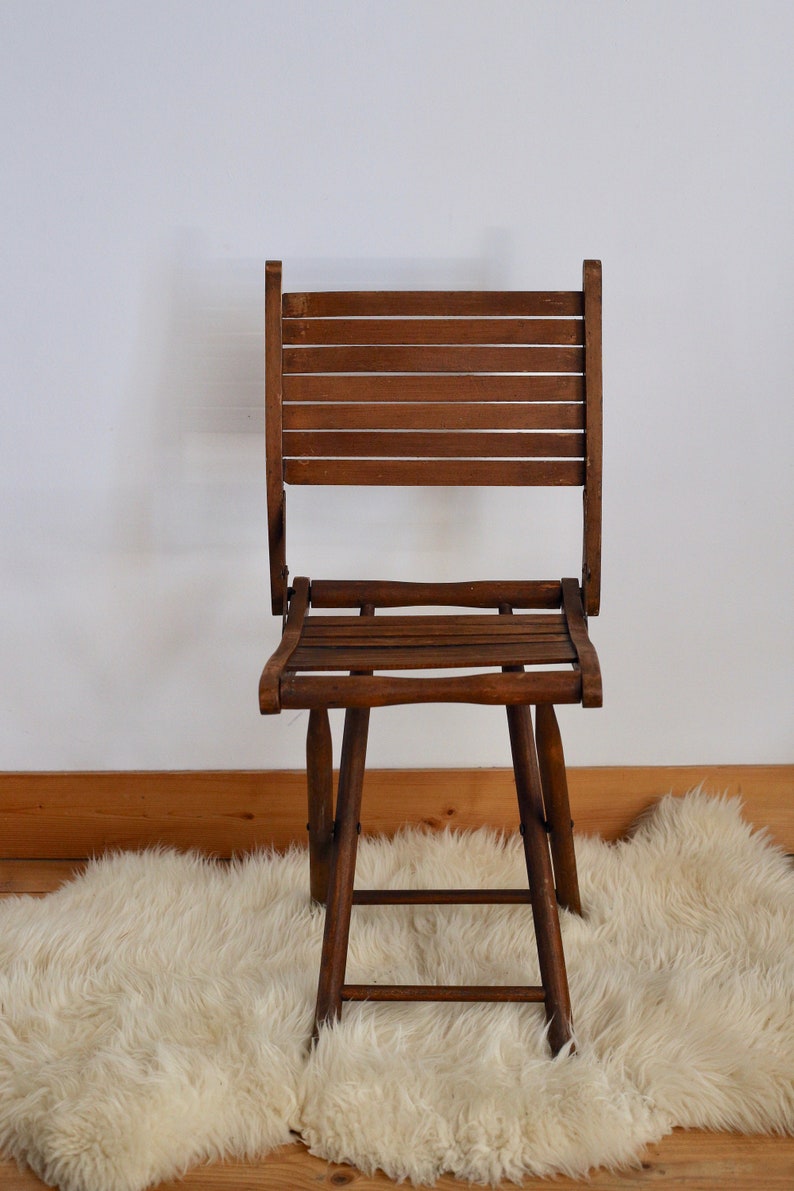 Chaise pliante en bois ancienne ,vintage image 2