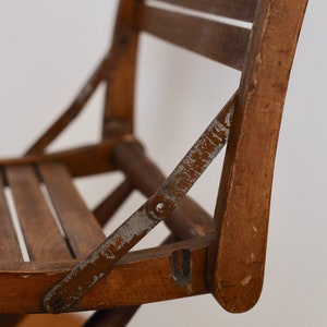 Chaise pliante en bois ancienne ,vintage image 5