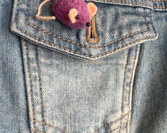 Broche souris laine feutrée.