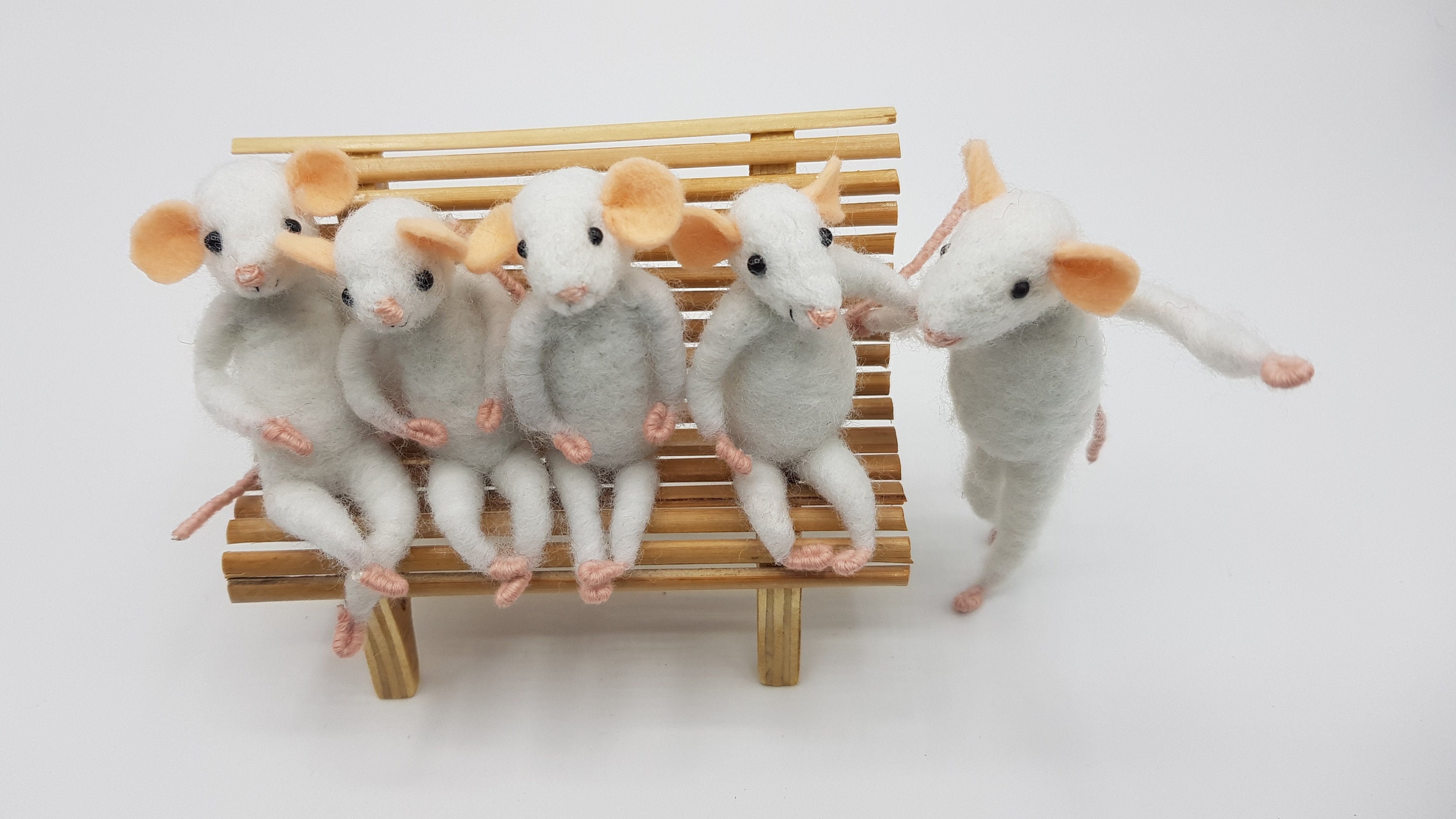 Souris en Laine Feutrée Piquée.