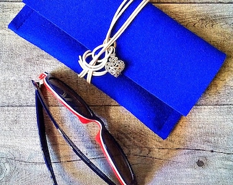 Glasses bag Glasses case Glasses case Felt bag made of wool felt with leather strap blue-white, with heart pendant