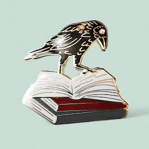 Książki Raven Gothic Poe Czarny ptak Wiedza Moc Odznaka Pin Metalowa emalia Złoto Czerwony Biały - BEZPŁATNA WYSYŁKA W UE