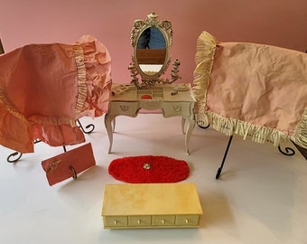 Susy Goose Mattel 1964 Barbie White Plastic Vanity Mirror Rug