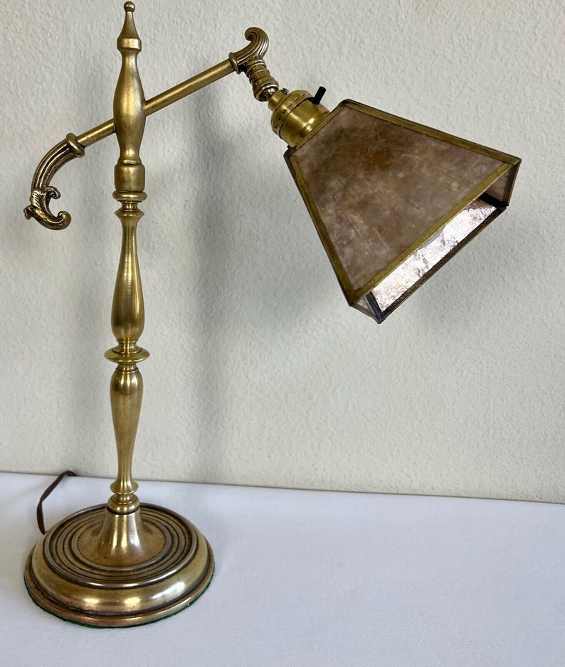Colonial Premier Brass Banker's / Desk Lamp, Swivel Socket & Mica Shade